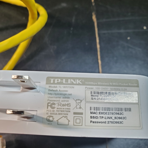 TP-Link White Compact Router - Picture 3 of 9